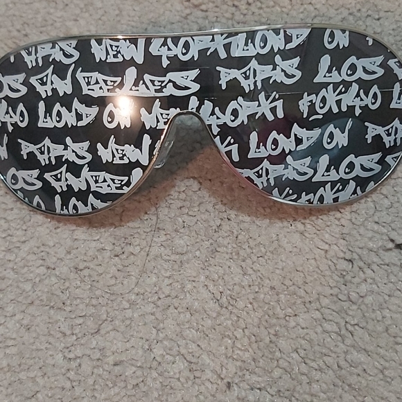Sunglasses - Picture 5 of 16